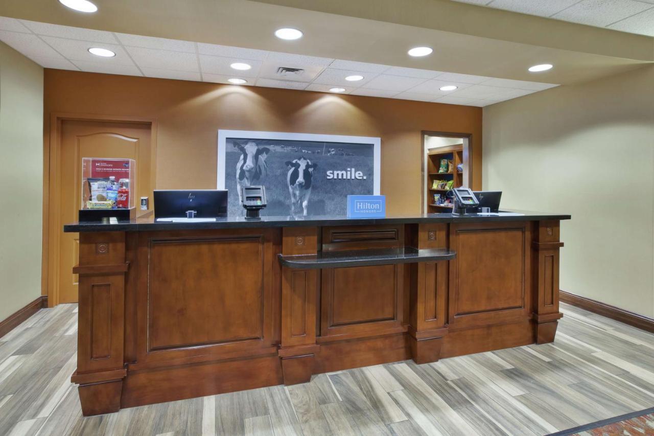 Hampton Inn & Suites Wichita-Northeast Eksteriør bilde